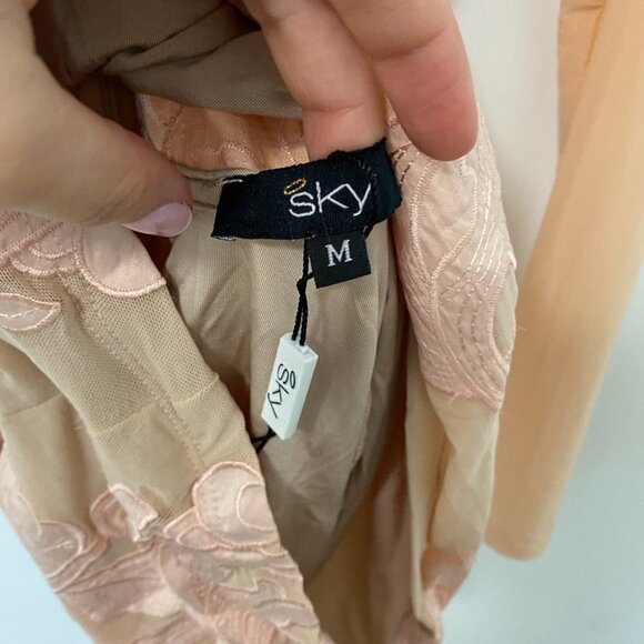 NEW Sky Kirsi Blush Dress Size Medium - Picture 6 of 9